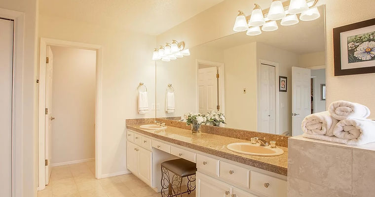 Jennifer Lowdon White Oak Interiors Condo Before Photo