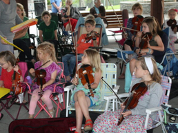 Un campamento local de violín mantiene vivas las tradiciones del bluegrass de las tierras altas.