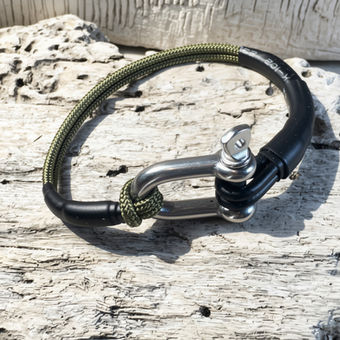 Bracelet manille - Soie • 35€ réalisée à l'atelier Paarot