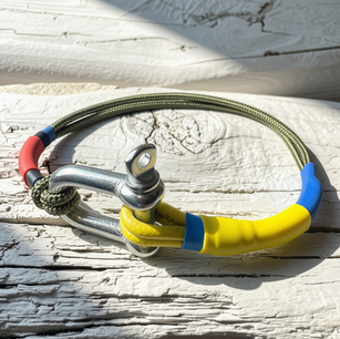 Bracelet soie.
Manille en acier Inoxydable réalisée à l'atelier Paarot