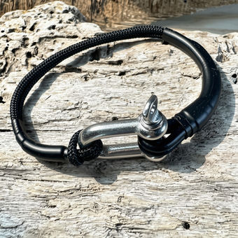 Bracelet manille - Soie • 35€ réalisée à l'atelier Paarot