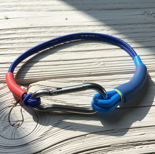 Bracelet élastique.
Manille en acier Inoxydable, crée par Nicolas Paarot