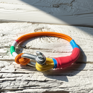 Bracelet soie.
Manille en acier Inoxydable réalisée à l'atelier Paarot