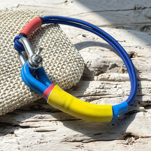 Bracelet élastique.
Manille en acier Inoxydable, crée par Nicolas Paarot