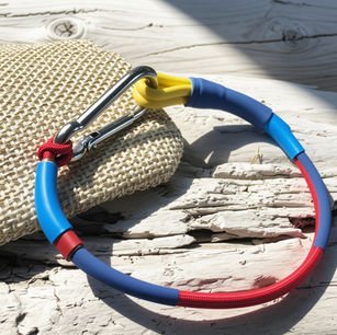 Bracelet élastique.
Manille en acier Inoxydable, crée par Nicolas Paarot