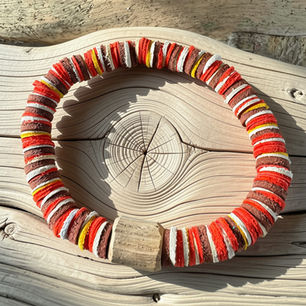 Bracelet Cuir réalisé à la main à l’emporte-pièce à l'atelier Paarot. Artisans créateur.