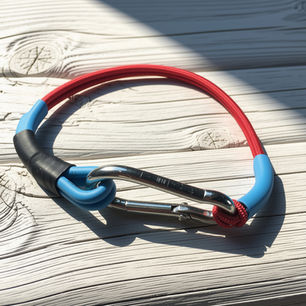 Bracelet élastique.
Manille en acier Inoxydable, crée par Nicolas Paarot