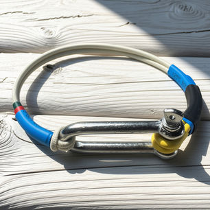 Bracelet élastique.
Manille en acier Inoxydable, crée par Nicolas Paarot