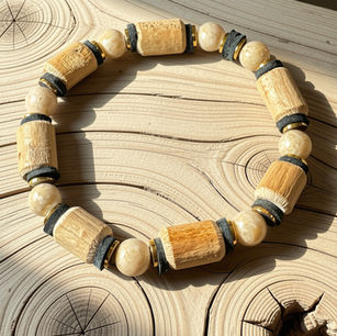 Bracelet en Bois Flotté des cours d'eau du Périgord crées à l'atelier Paarot, artisans créateurs.