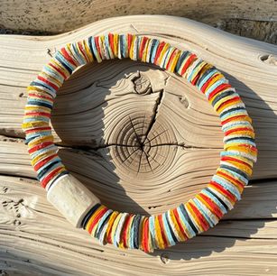 Bracelet Cuir réalisé à la main à l’emporte-pièce à l'atelier Paarot. Artisans créateur.