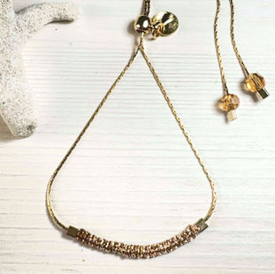 PAAROT - Collection Intemporelle - Bracelets Tissés. Finition acier inoxydable plaqué or. Fermeture Perle Coulissante.