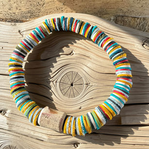 Bracelet Cuir réalisé à la main à l’emporte-pièce à l'atelier Paarot. Artisans créateur.