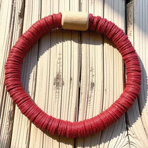 Bracelet Cuir réalisé à la main à l’emporte-pièce à l'atelier Paarot. Artisans créateur.