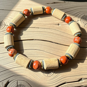 Bracelet en Bois Flotté des cours d'eau du Périgord crées à l'atelier Paarot, artisans créateurs.