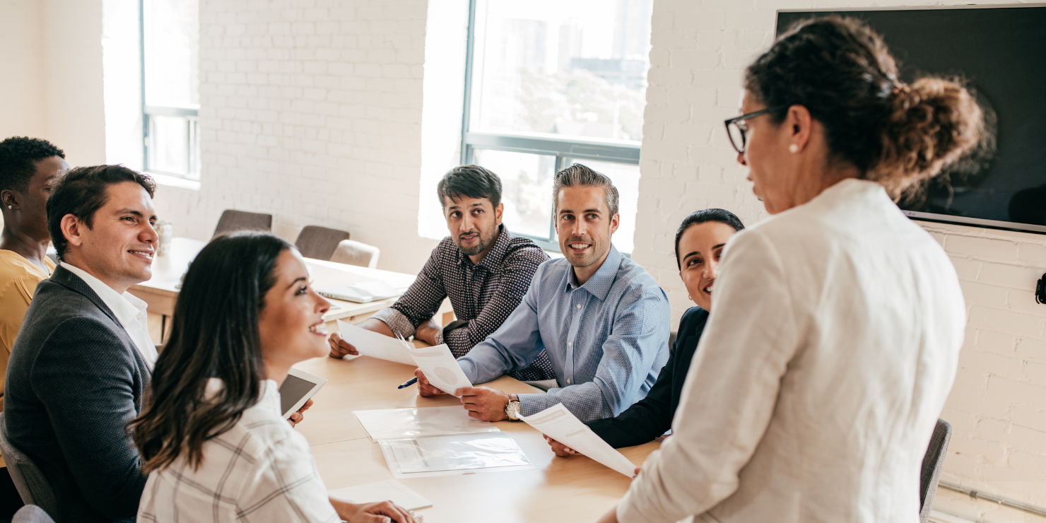 Liderazgo rol en prevención estrés laboral