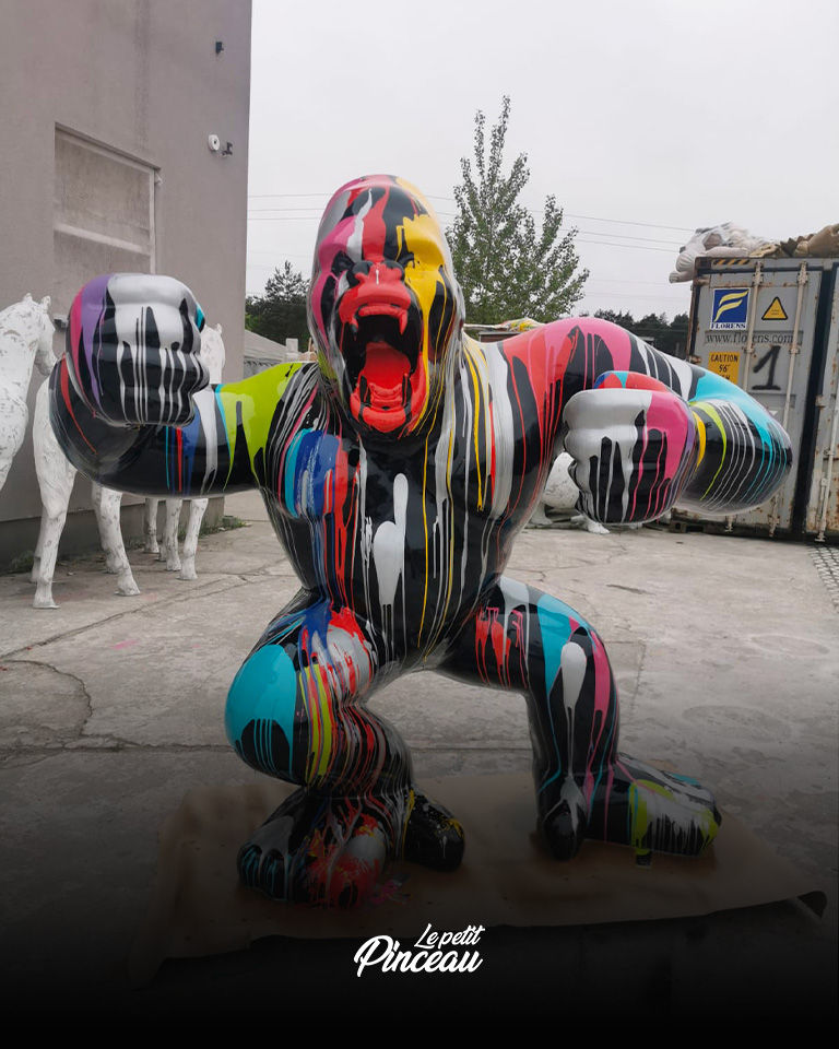 Miniature : Statue gorille XXL de 190 cm en fibre de verre, trash noir, résistante et personnalisable pour intérieur et extérieur.