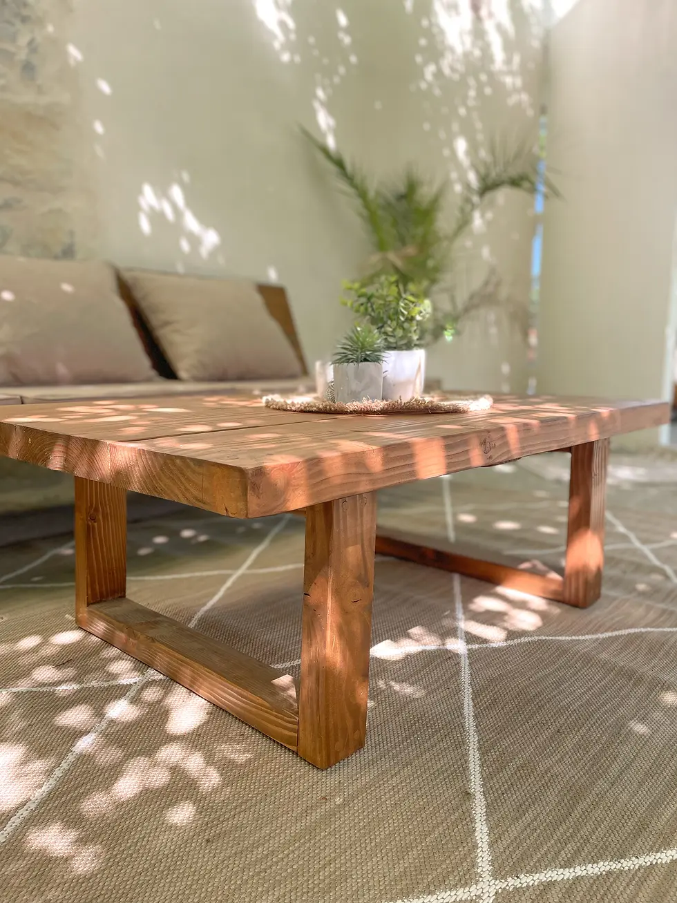 TABLE BASSE D'EXTÉRIEUR EN DOUGLAS MASSIF AVEC PIÈTEMENT CARRÉ ROBUSTE