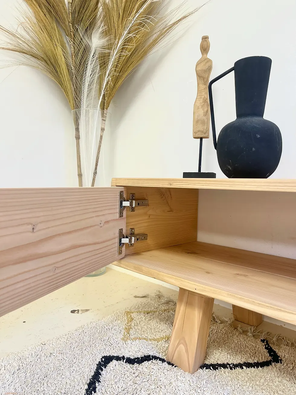 Miniature : MEUBLE TV RUSTIQUE EN DOUGLAS MASSIF AVEC DOUBLE PLATEAU ET PIÈTEMENT ROBUSTE