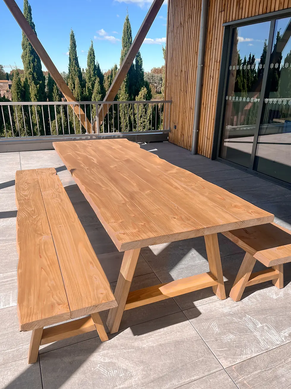 Miniature : TABLE BOIS MASSIF EN DOUGLAS AVEC PIÈTEMENT TRÉTEAU POUR TERRASSE DE RESTAURANT OU JARDIN DE GÎTE.