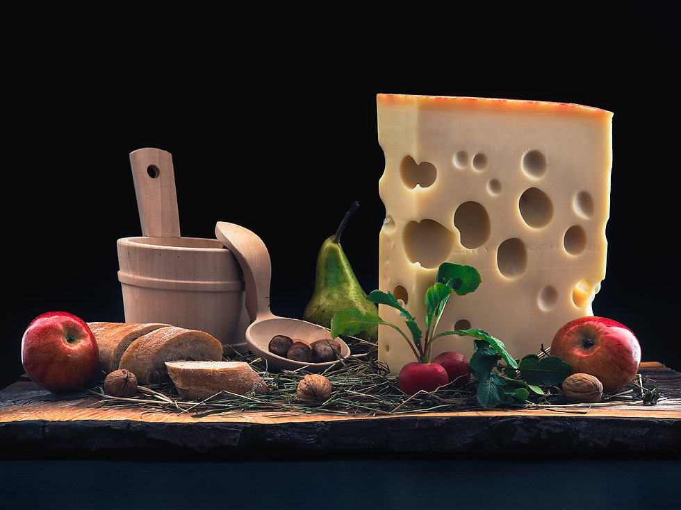 Emmentaler Käse geschnitten