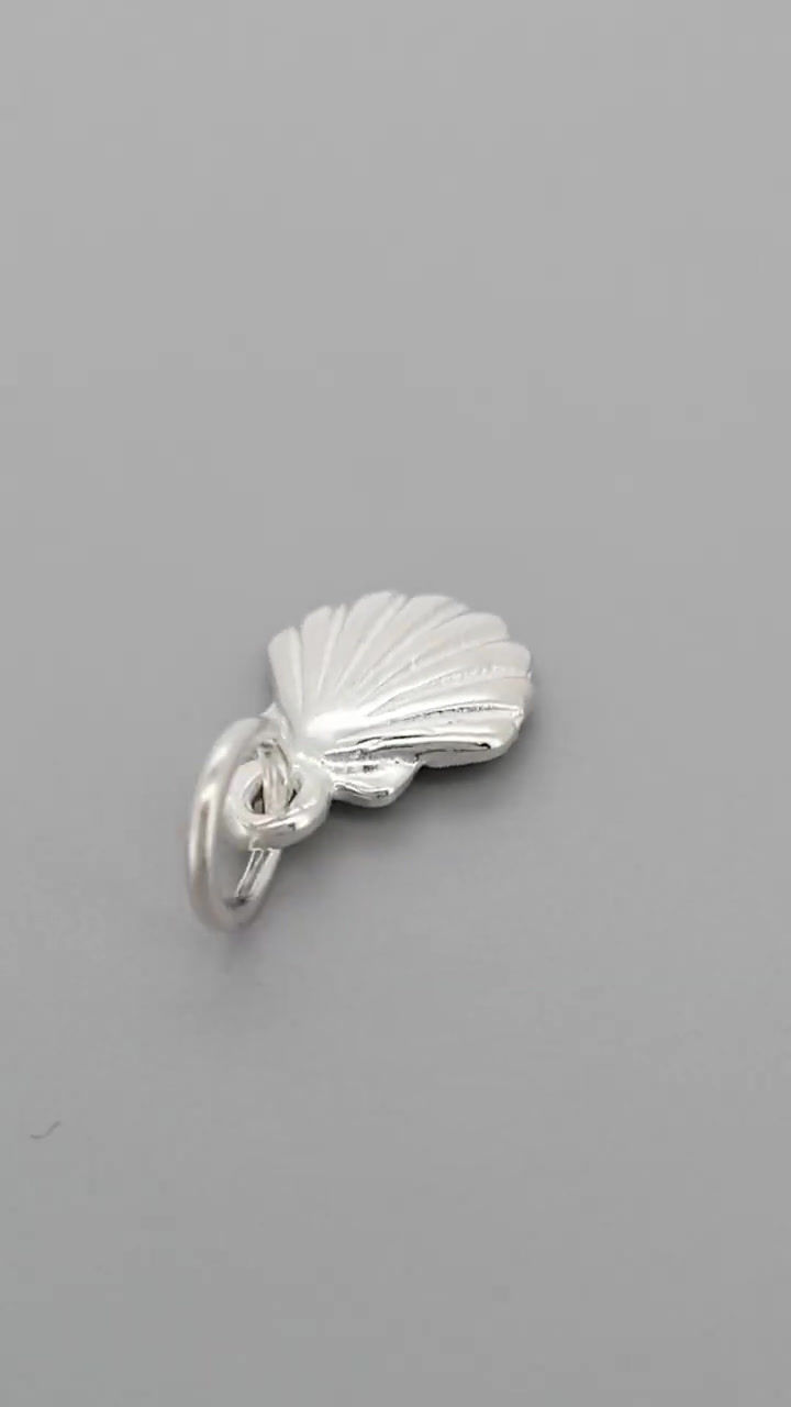 Thumbnail: Video still of 9ct yellow gold turtle charm close-up