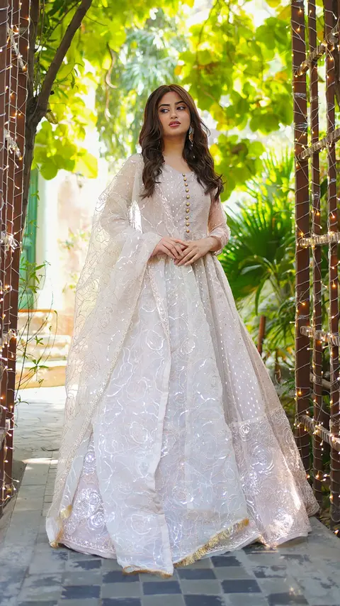 Elegant ivory white organza maxi with intricate embroidery – perfect for Nikah, engagement, reception, and formal party wear for Pakistani & Indian fashion lovers in Canada & USA.