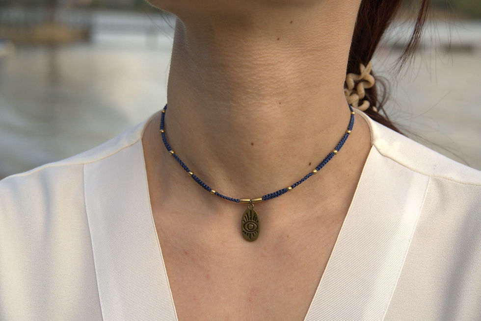 Necklace eye
