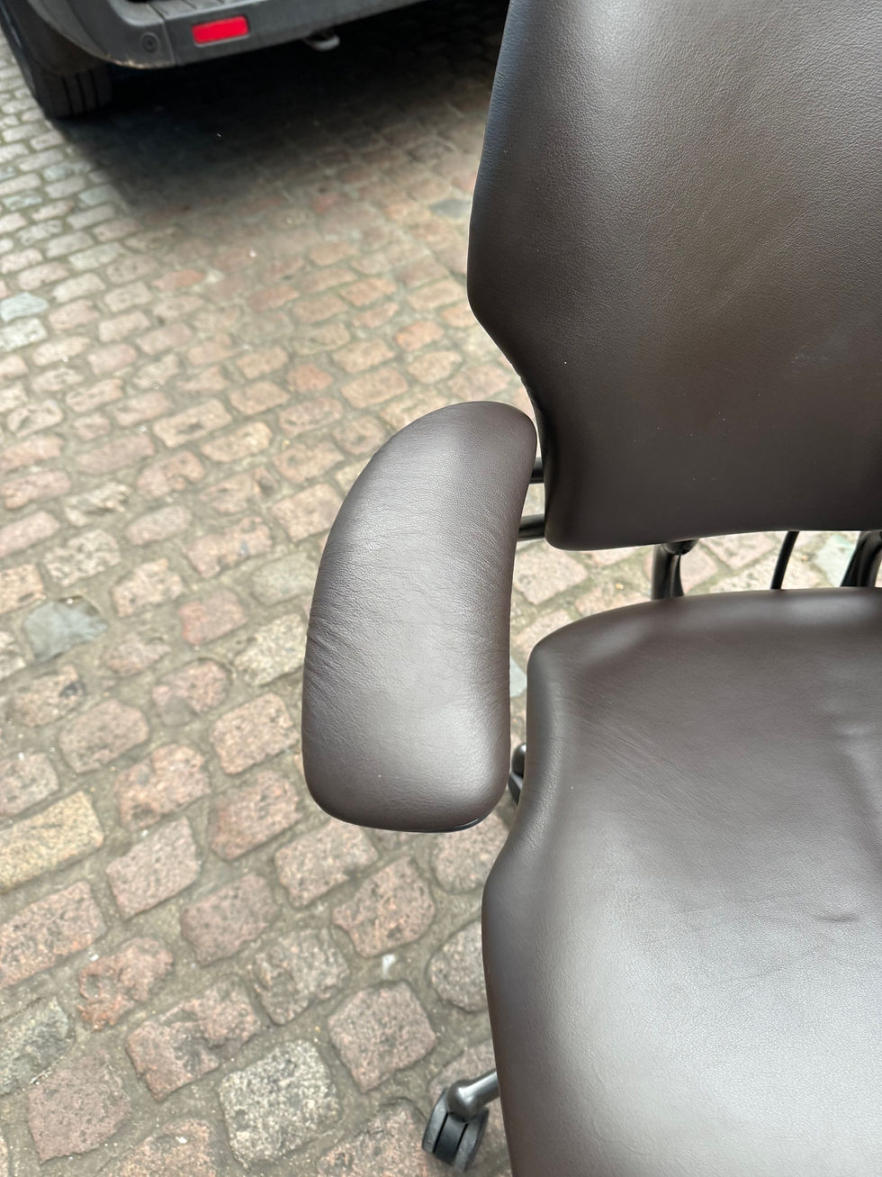 Thumbnail: Chocolate leather  high back Humanscale freedom 