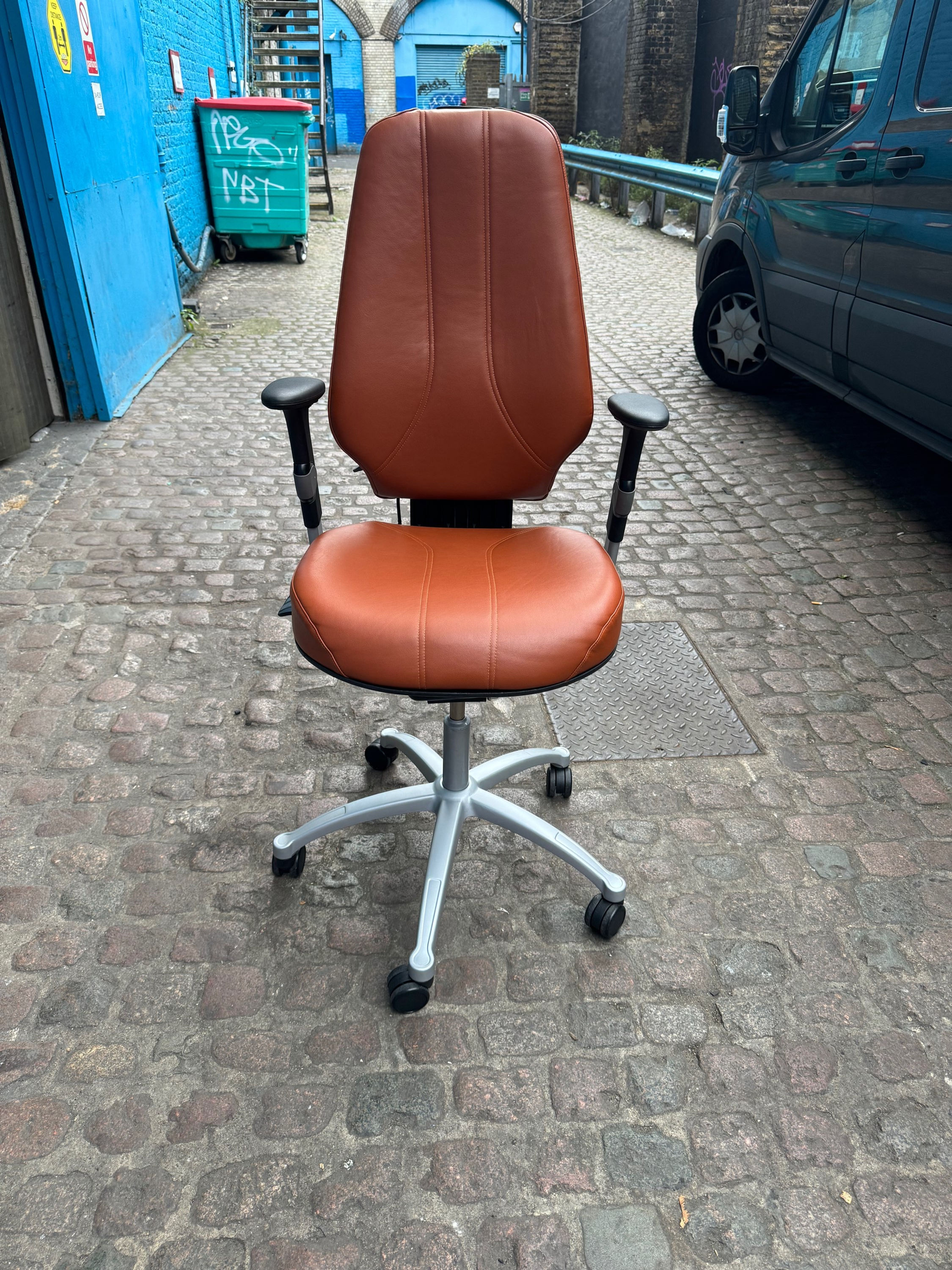 Tan leather Rh logic 400xl with clear gas lift  and headrest 