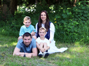 Family portrait session in Manchester before aliyah to Israel