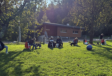 gruppe auf dem platz.jpg