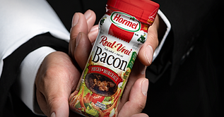 025362_Hormel_FY24BaconToppings_MetaStatic_1080x1080_winebottle.png