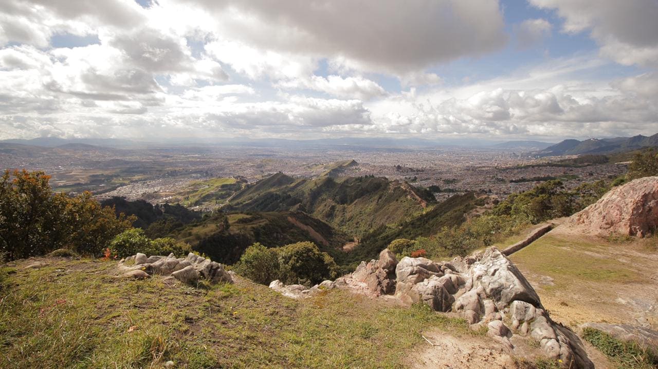 Desde el parque, la ciudad y las montañas se encuentran. Crédito: Secretaría Distrital de Ambiente.