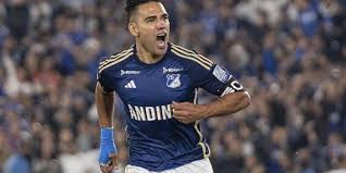Radamel Falcao, con la camiseta de millonarios y la cinta de capitán.