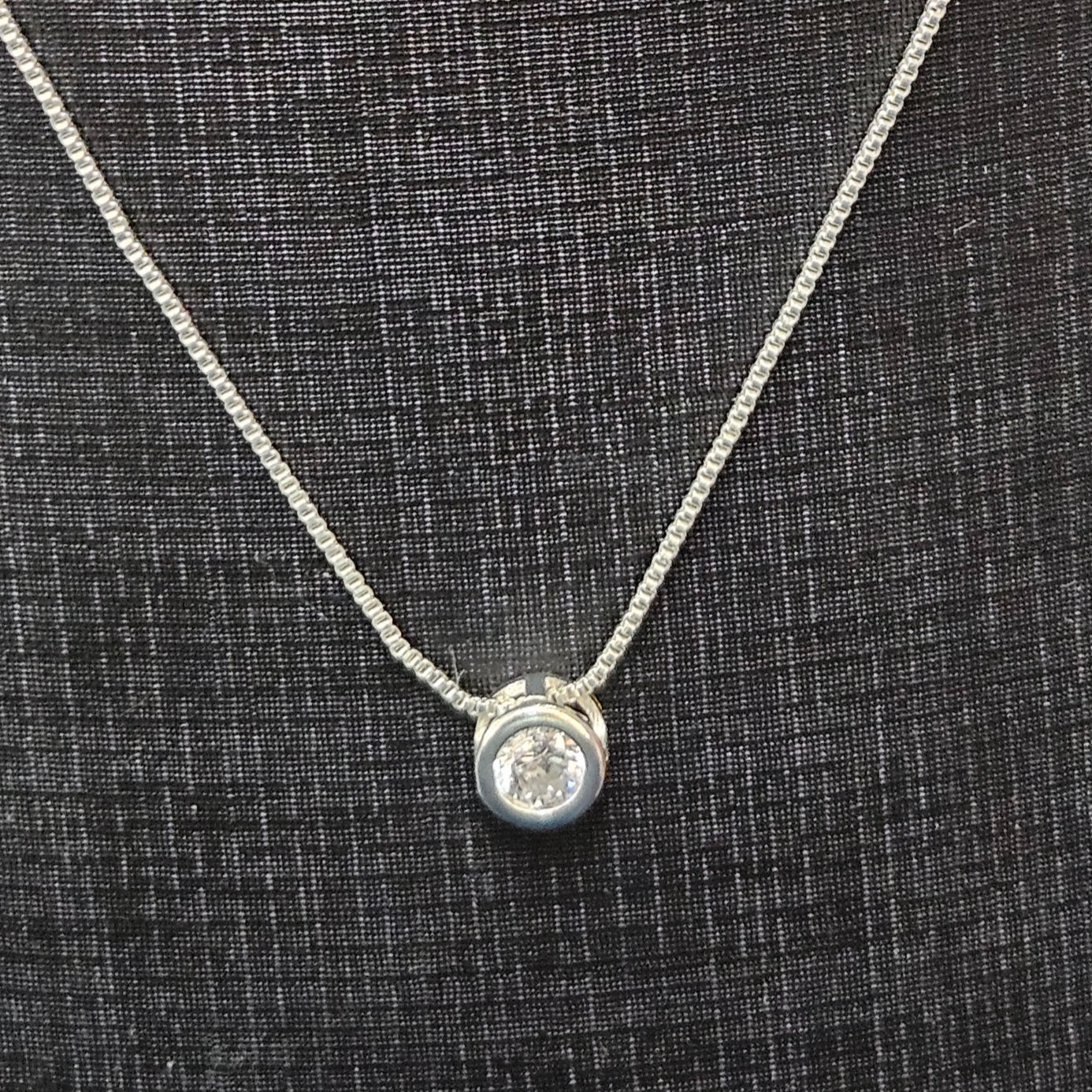 COLAR VENEZA FOLHEADO A RÓDIO COM PONTO DE LUZ EM ZIRCÕNIA