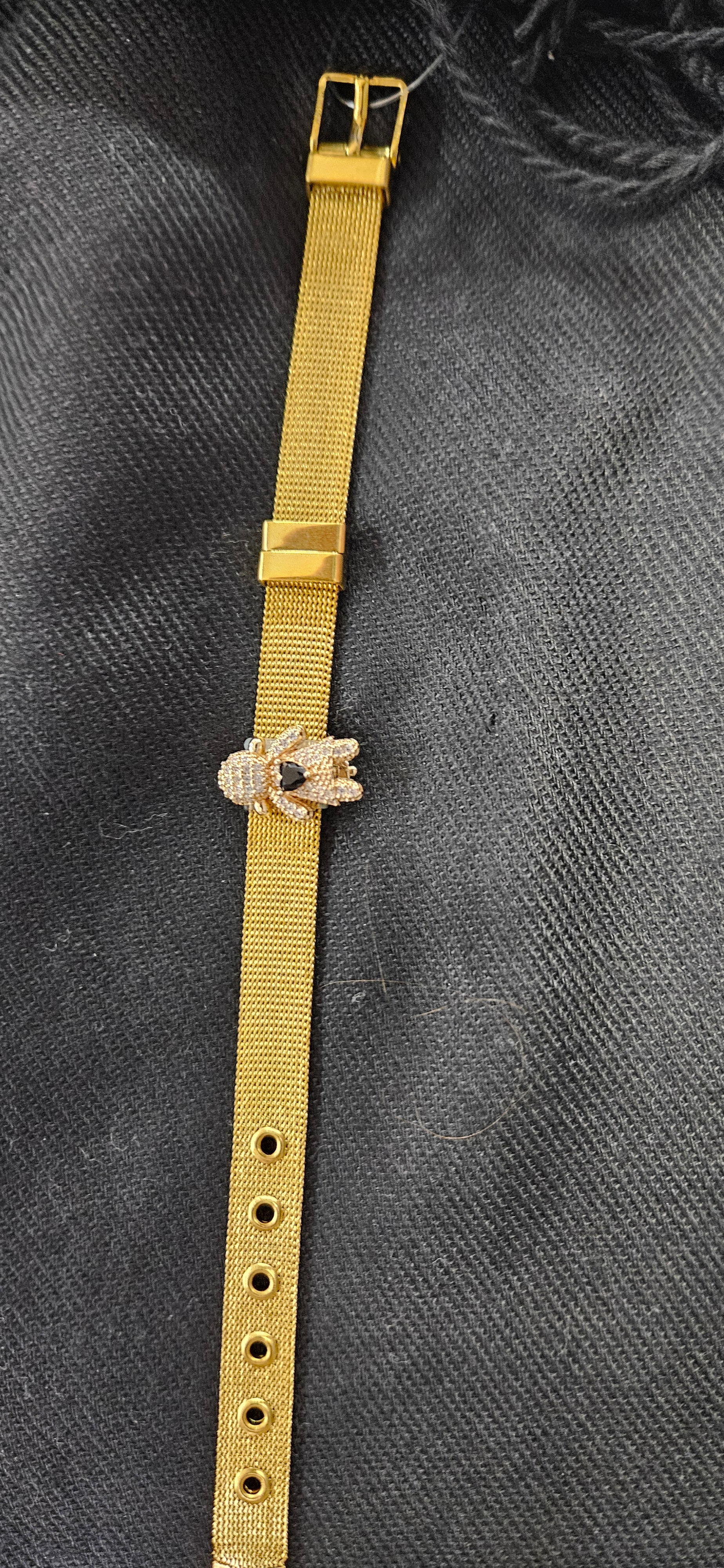 PULSEIRA RELÓGIO EM AÇO DOURADO COM BERLOQUE MENINA CRAVEJADA COM ZIRCÔNIA