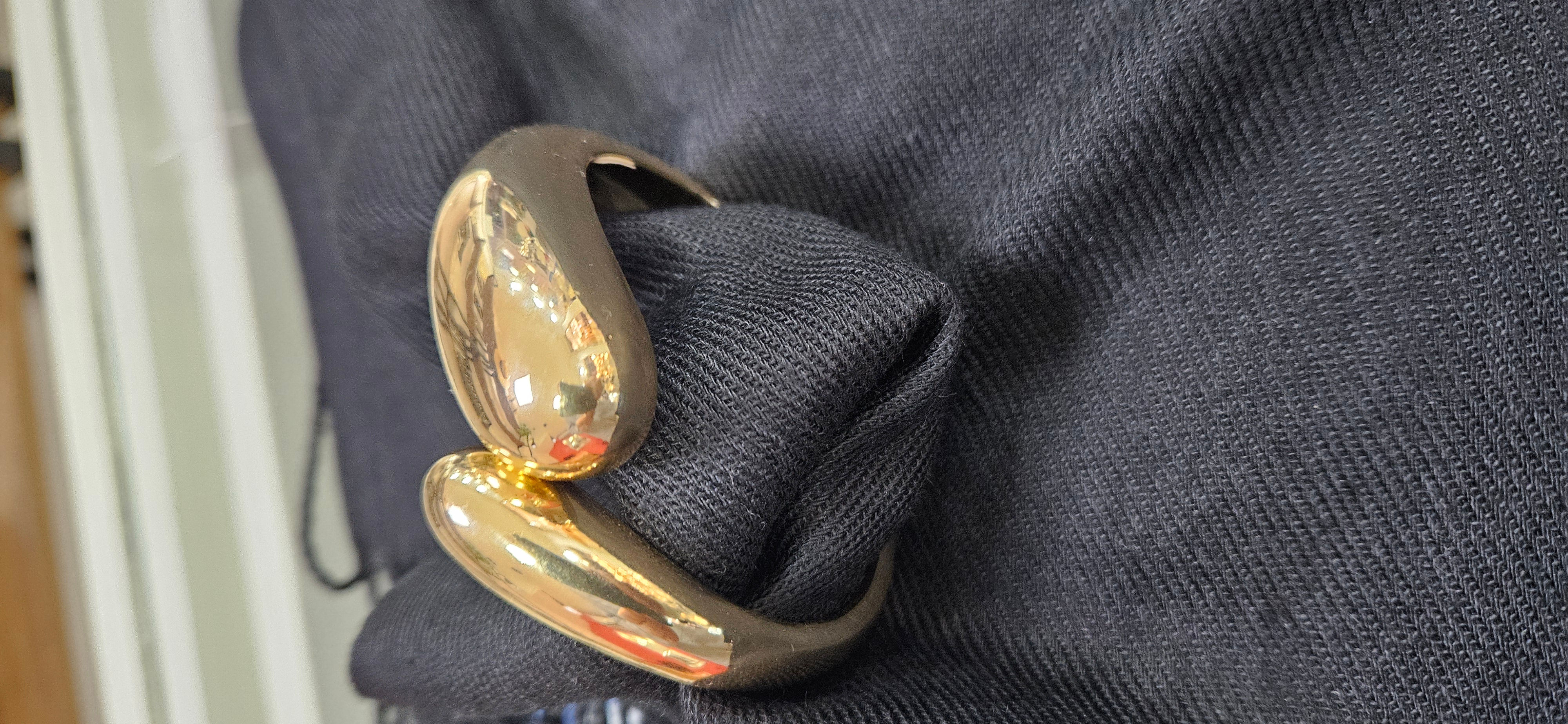 BRACELETE ARTICULADO COM MOLA, LISO MODELO GOTA BANHADO A OURO 18K