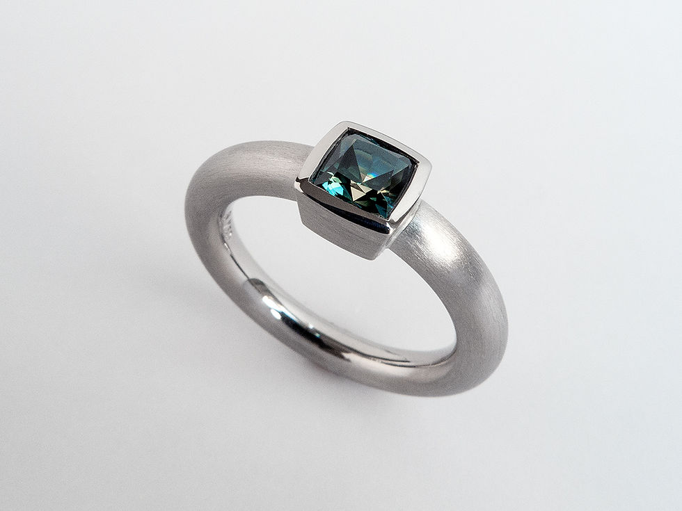 Ring_Weissgold_Safir_Caré