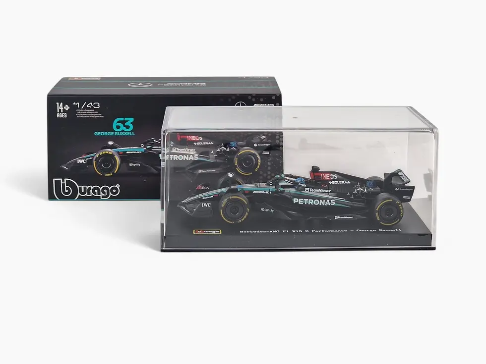 1/43 | Mercedes W15 G. Russell con pilota e teca