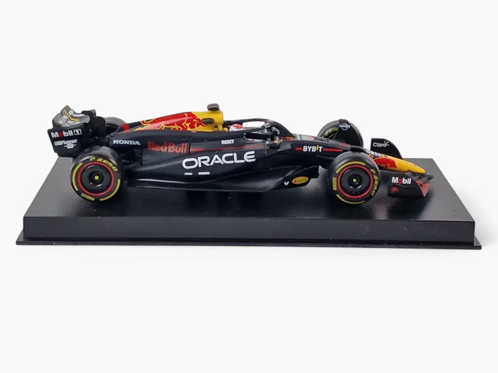 1/43 |  RedBull RB20 M. Verstappen con pilota e teca - World Champion