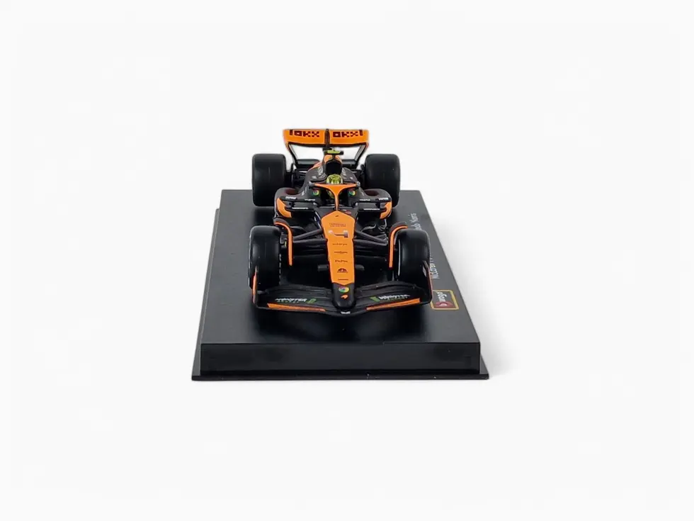 1/43 | McLaren MCL38 L. Norris con pilota e teca