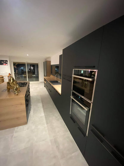 Cuisine Connect propose des cuisines Haut de gamme et de qualité italienne. Deux modèles de cuisine sont proposés : La florence et la Venise.