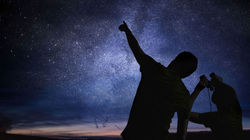 stargazing-family-pointing_og2