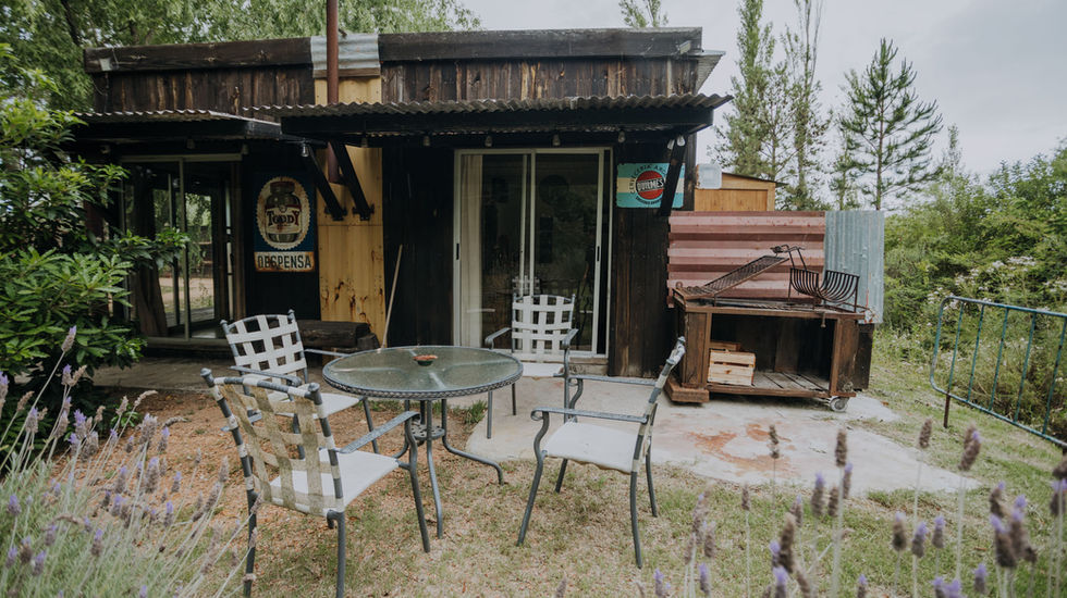 Patio con parrilla perfecto para disfrutar con amigos 