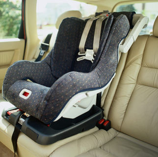 Un bebé murió tras ser dejado en un vehículo caliente en California