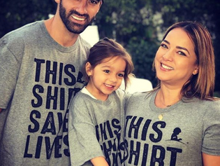 El novio de Adamari Lopez estalló ante las críticas que le hicieron al físico de su hija