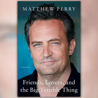El libro de Matthew Perry sobre adicción duplicó sus ventas después de su muerte