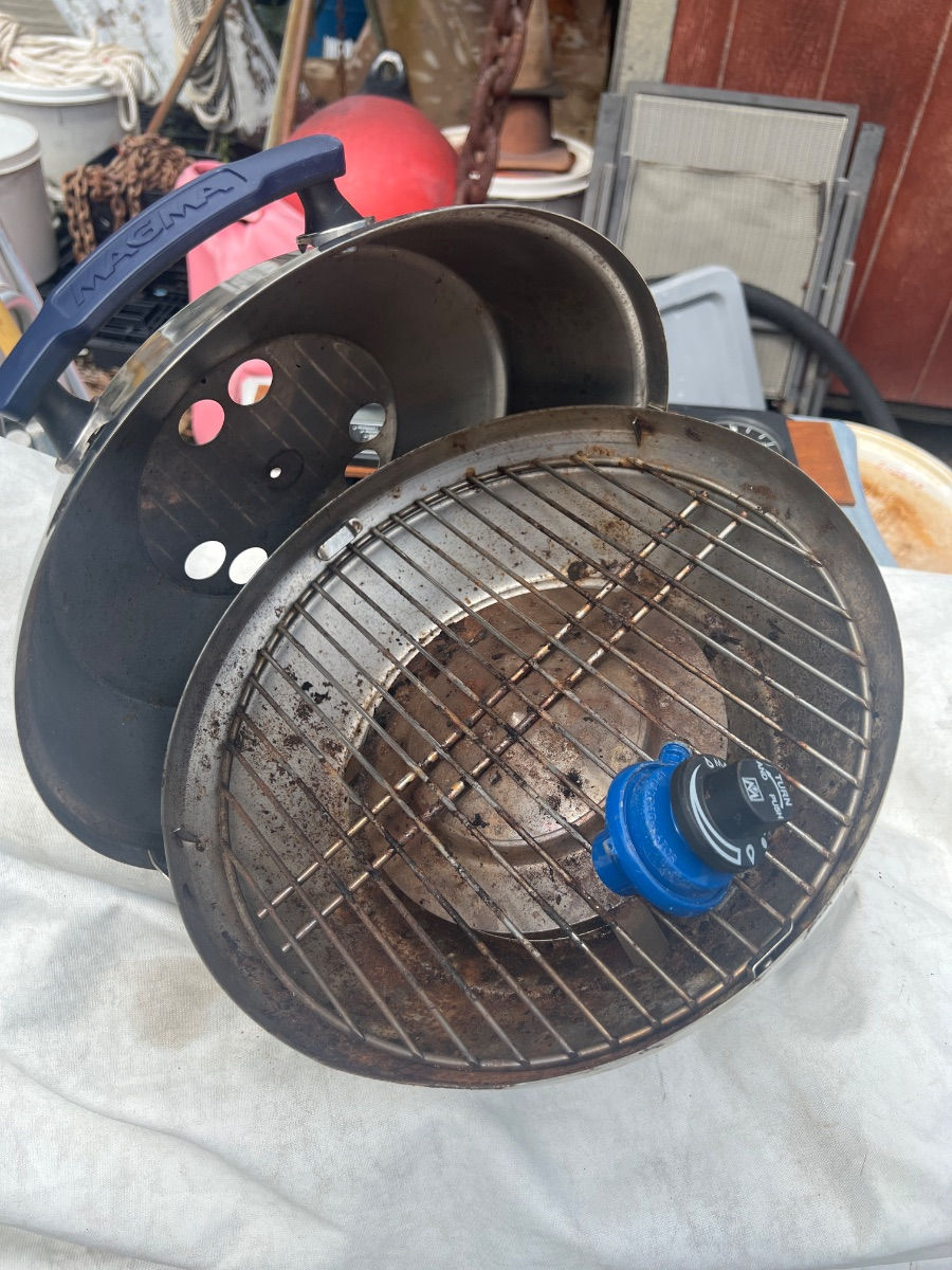 Magma Marine Kettle Propane BBQ Grill with Rail Mount and regulator used