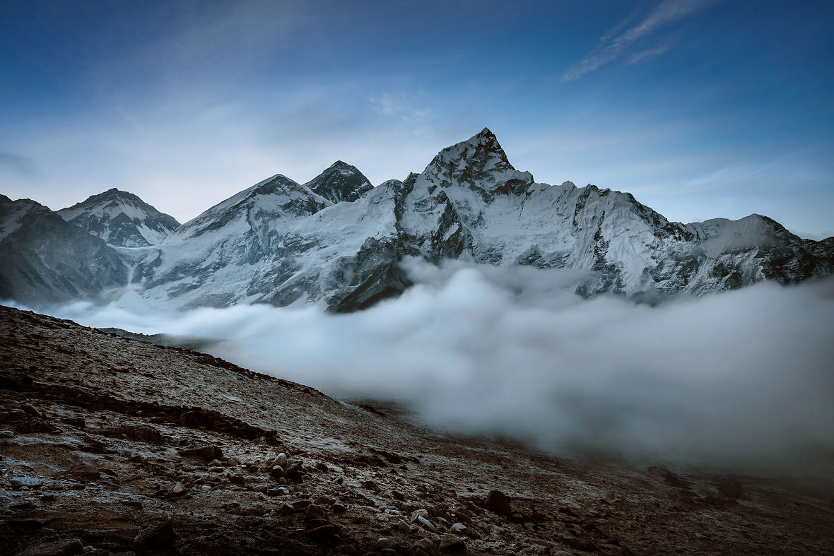 nepal-mountains-U5T74RV.jpg