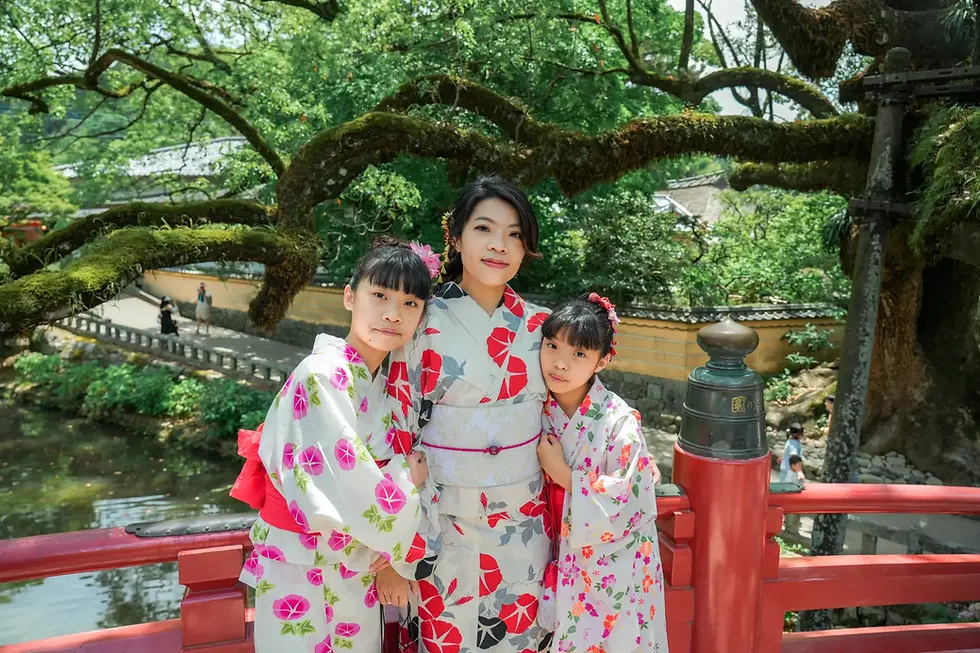 媽媽和雙胞胎女兒在太宰府的太鼓橋拍和服寫真,Snapro專業攝影師